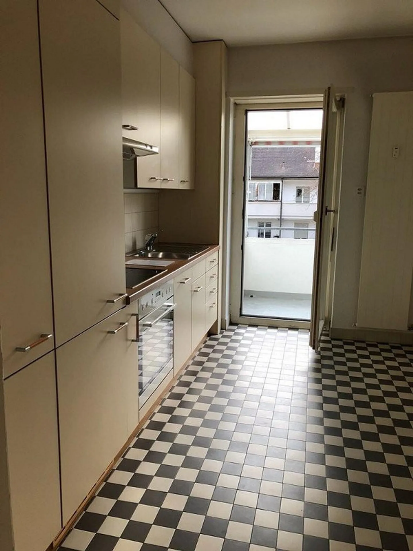 Attractive 2-room apartment with Rhine view - Photo 2 of 7