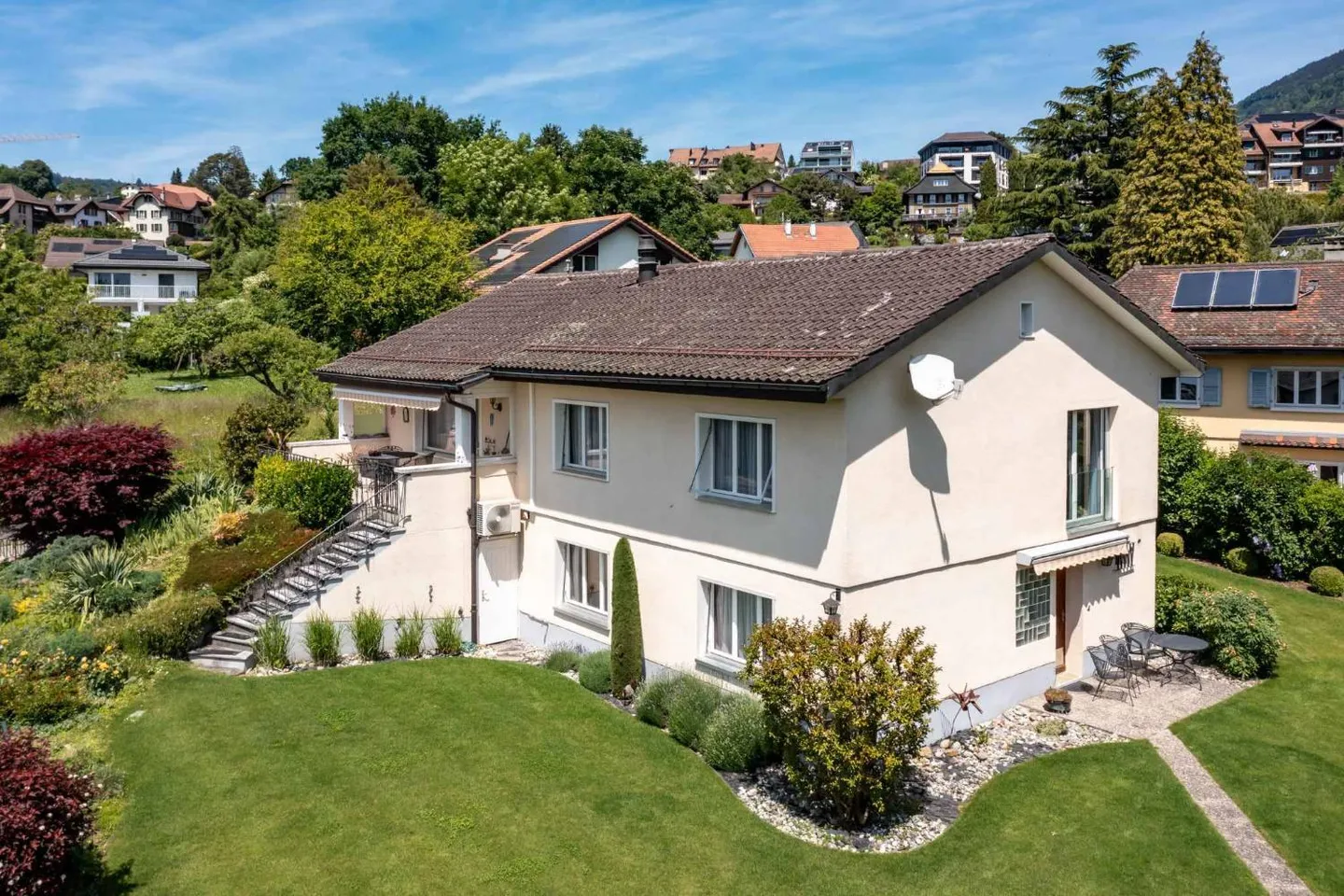 Villa with character in a green environment - Photo 1 of 7