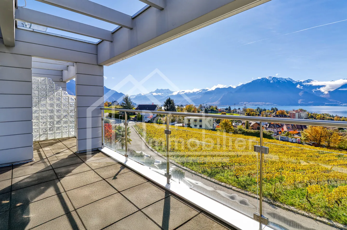 Riviera: twin villa, spacious, terraces, garden, breathtaking lake view - Photo 11 of 13