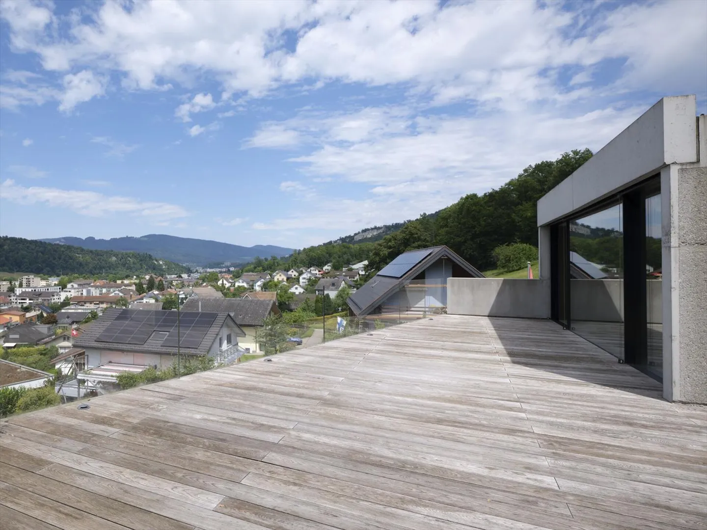 Villa moderna sulla pendenza sopra Aarburg - Foto 3 di 10