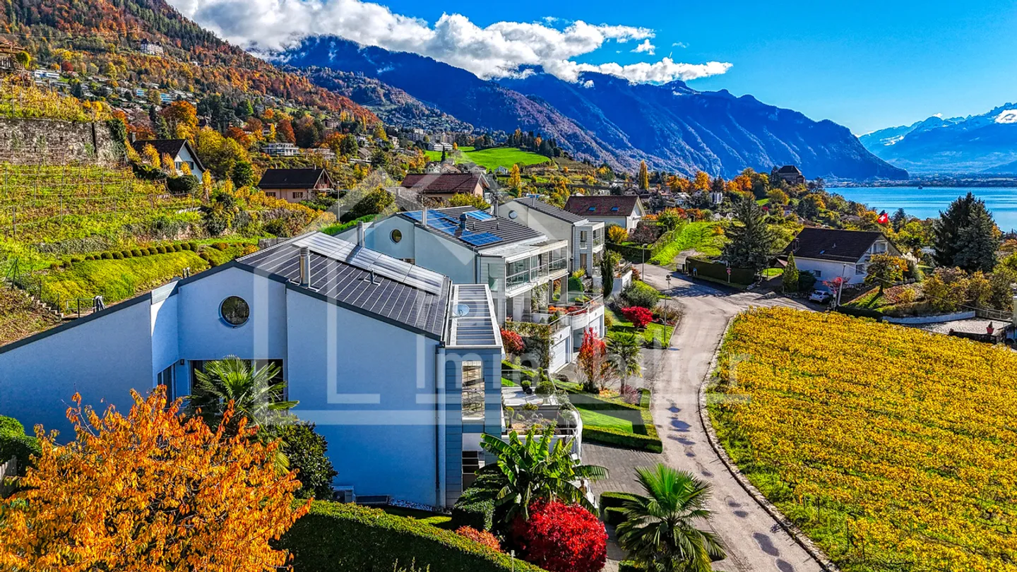 Riviera: twin villa, spacious, terraces, garden, breathtaking lake view - Photo 12 of 13