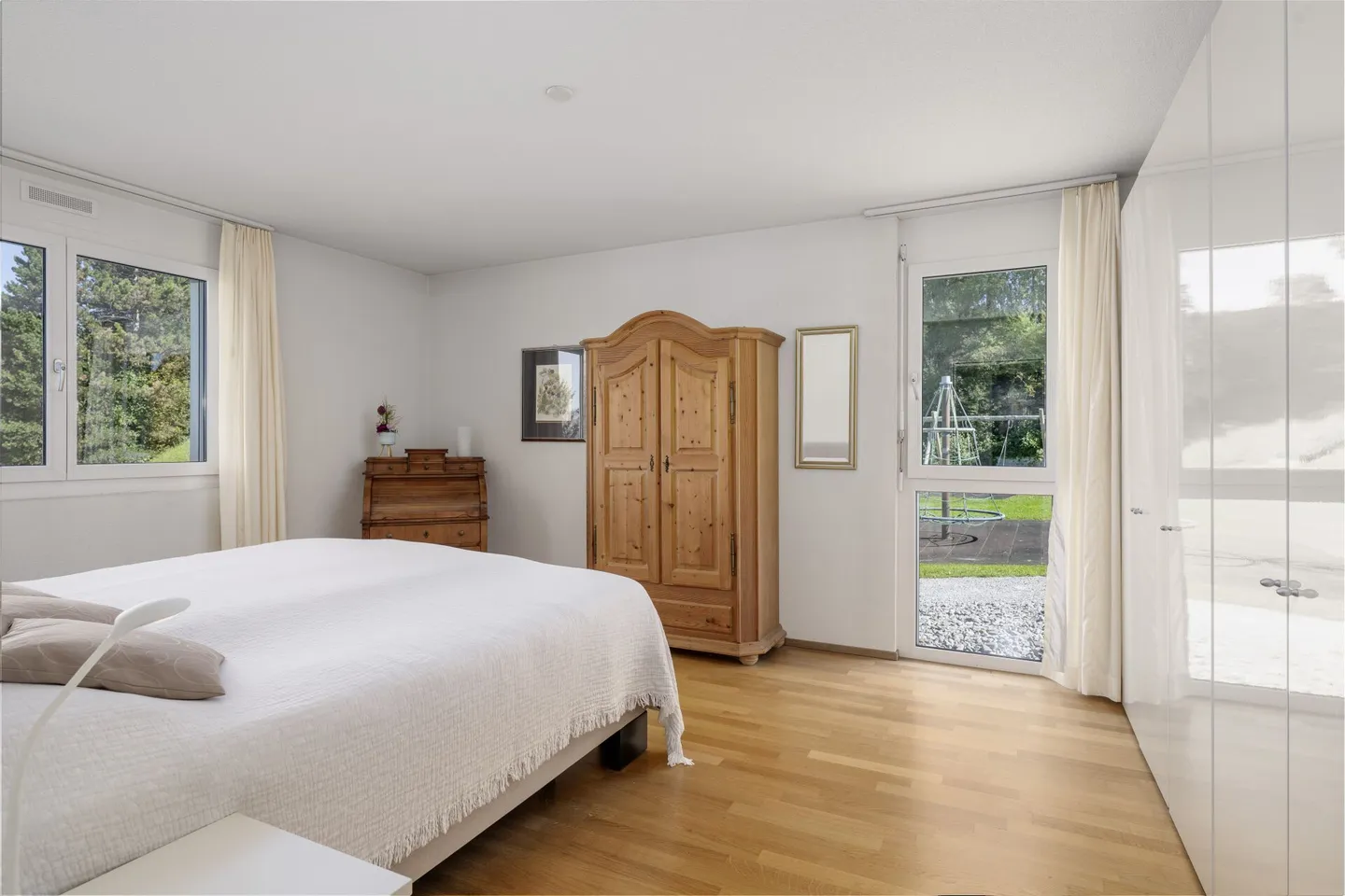 Light, Space & Quality of Life - Stylish Living in the Heart of Opfikon - Photo 5 of 6