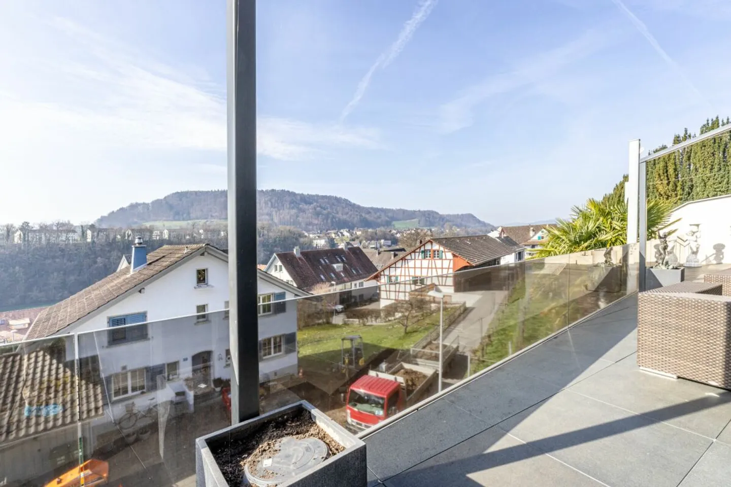 Luxurious Detached Villa with Pool - Photo 3 of 12