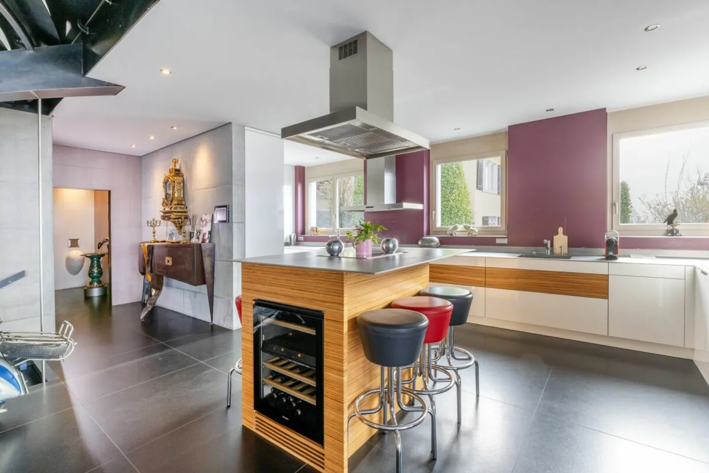 Luxurious Detached Villa with Pool - Photo 6 of 12