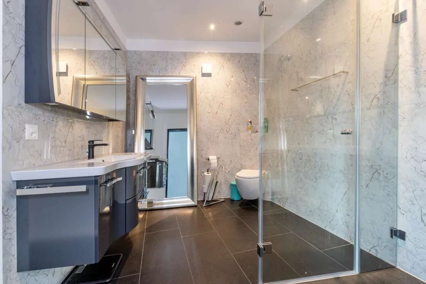 Luxurious Detached Villa with Pool - Photo 9 of 12