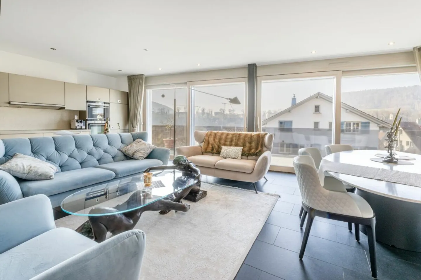 Luxurious Detached Villa with Pool - Photo 10 of 12