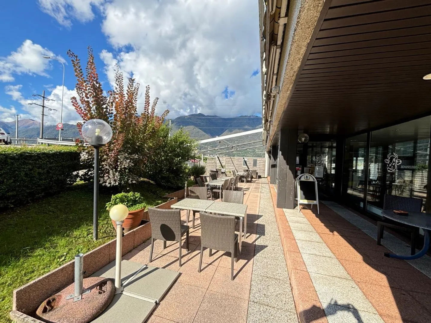 Restaurant mit Terrasse - Foto 2 von 9