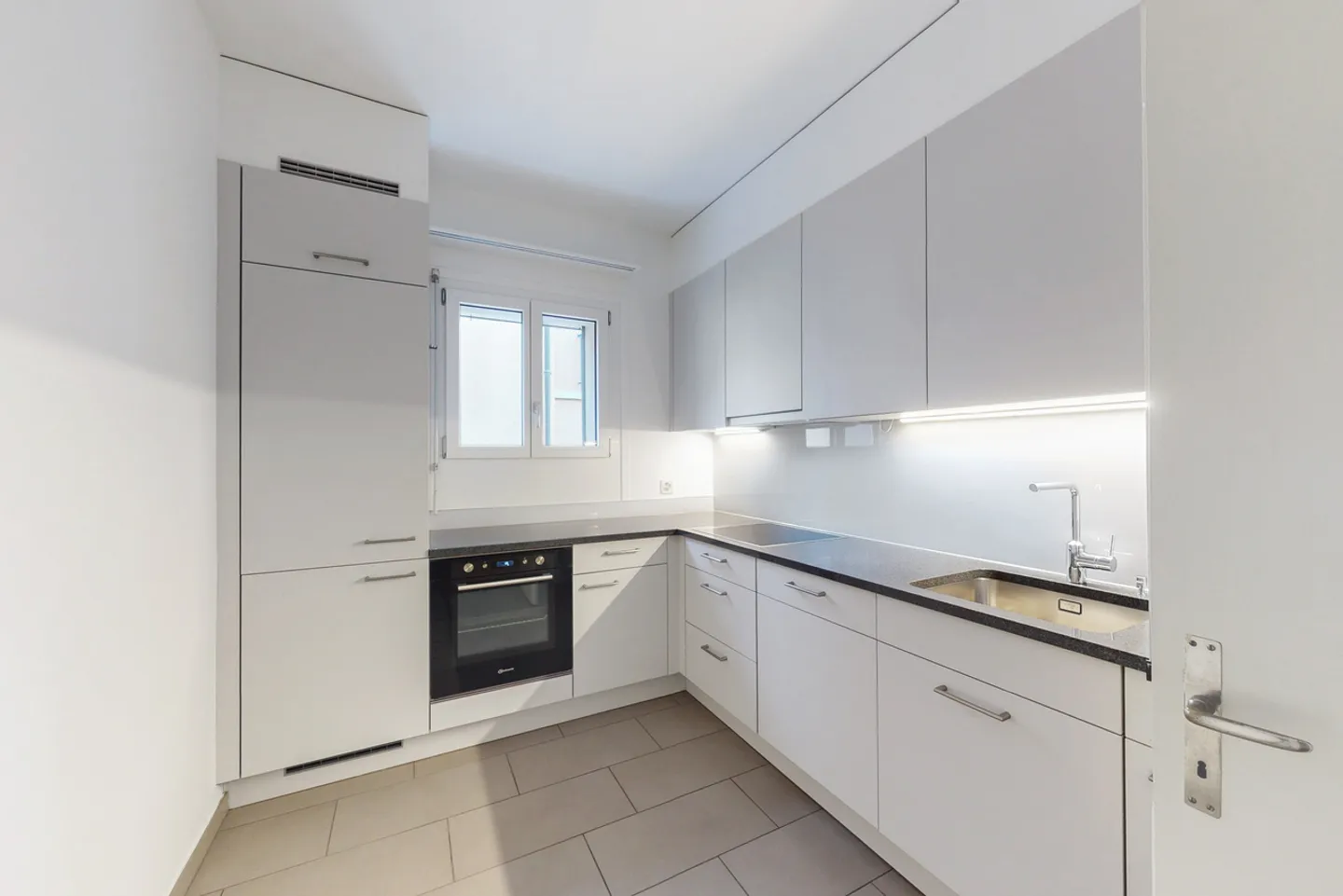 Appartamento elegante con vista castelli - Foto 2 di 10