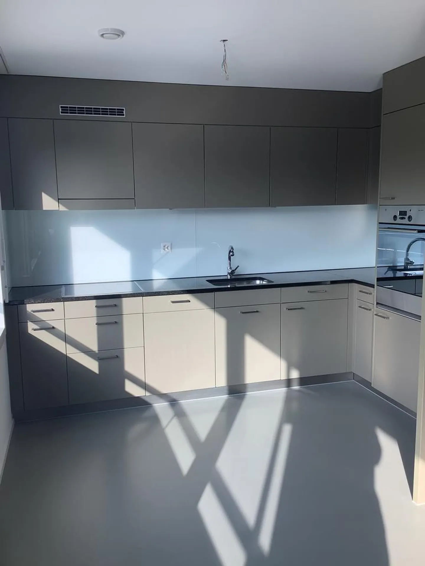 3.5 Room Apartment - Photo 2 of 9