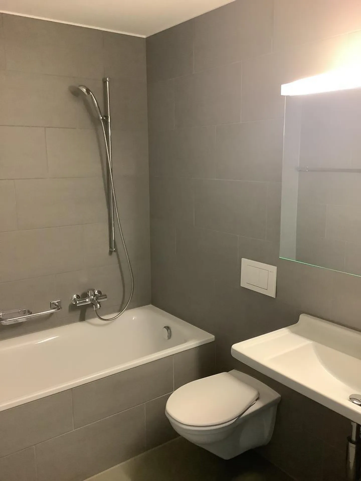 3.5 Room Apartment - Photo 3 of 9