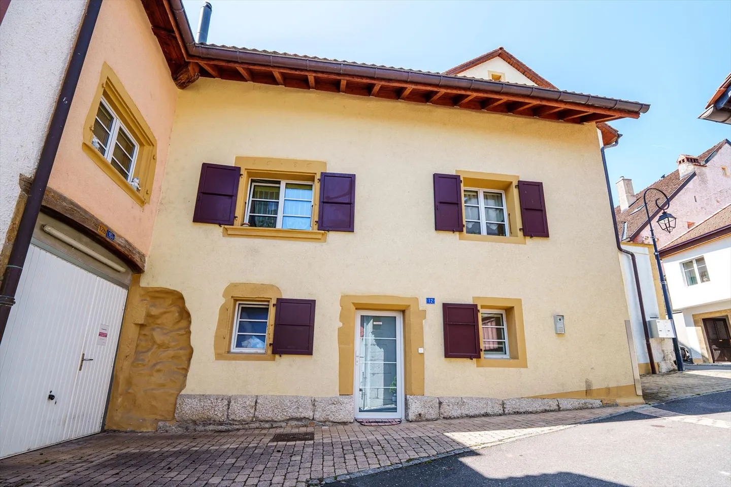 Maison contiguë - Photo 1 sur 9