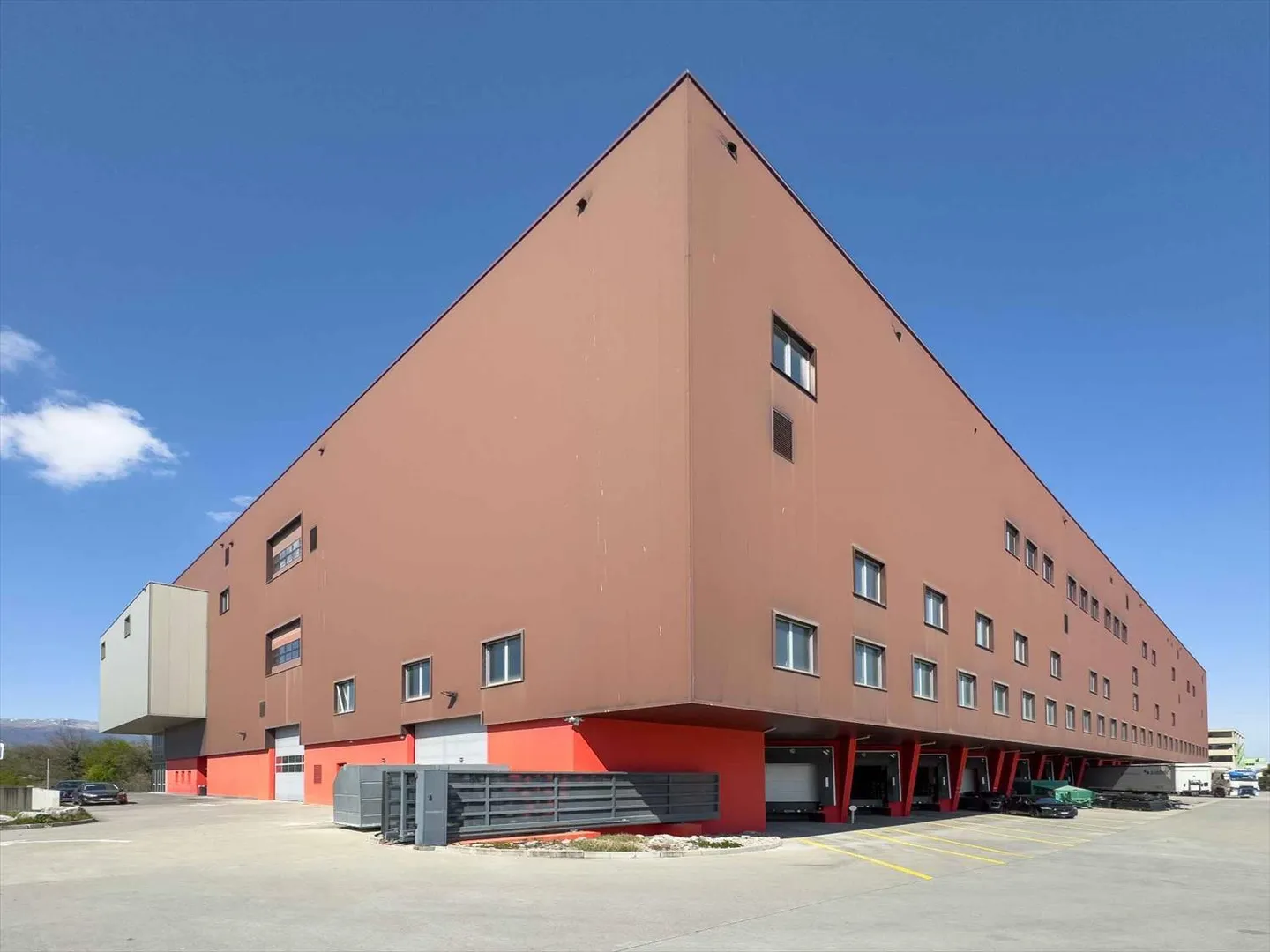 Logistics Warehouse - Rack Fitted - Loading Dock Access - Photo 2 of 12