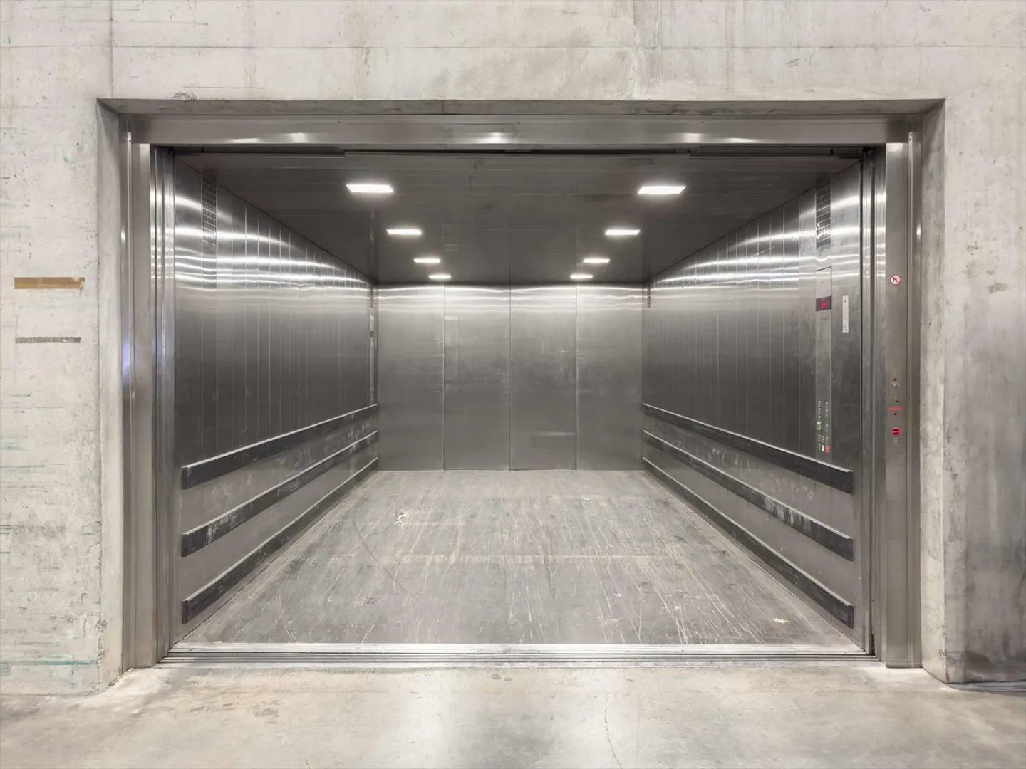 Logistics Warehouse - Rack Fitted - Loading Dock Access - Photo 4 of 12