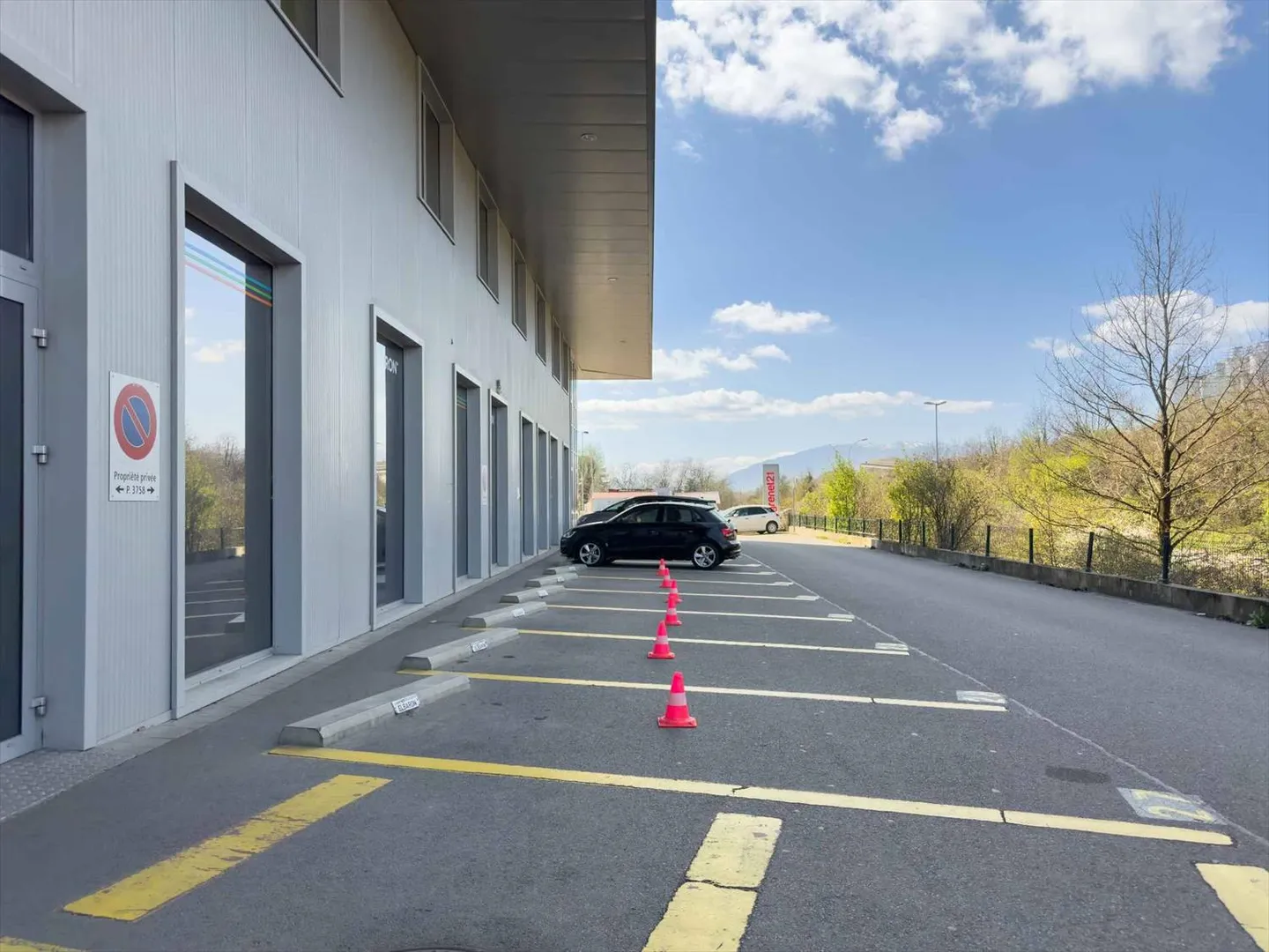 Logistics Warehouse - Rack Fitted - Loading Dock Access - Photo 11 of 12