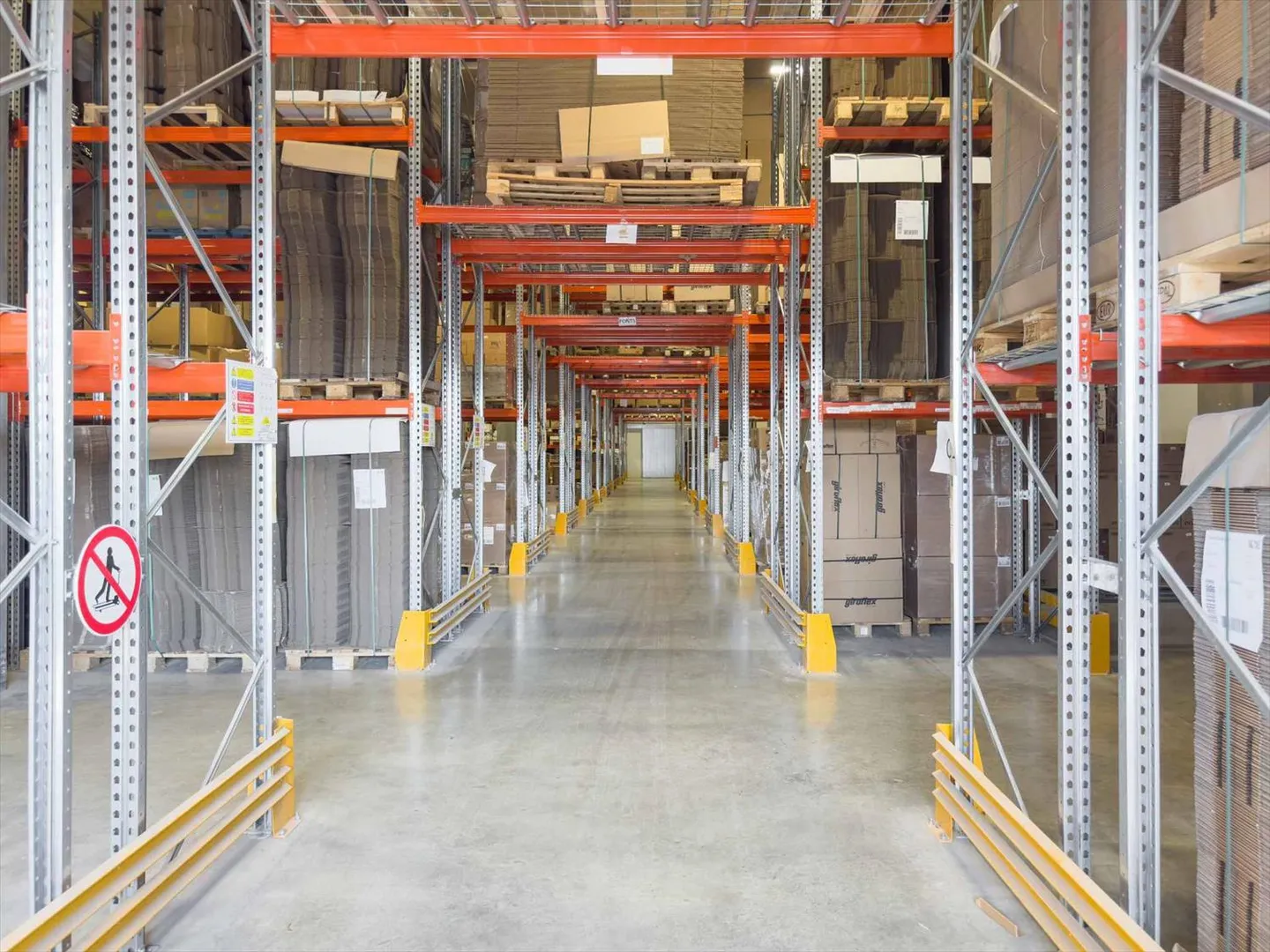 Logistics Warehouse - Rack Fitted - Loading Dock Access - Photo 1 of 12