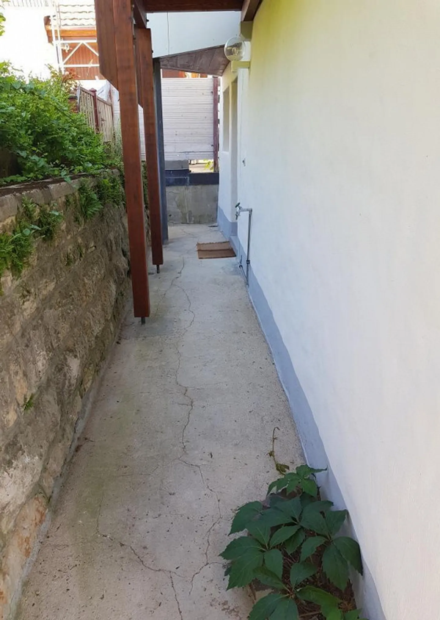 APPARTAMENTO ACCOGLIENTE CON UN GRANDE GIARDINO - Foto 7 di 9