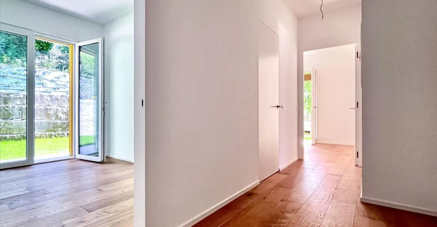 Modern Apartment with Garden - Photo 6 of 13