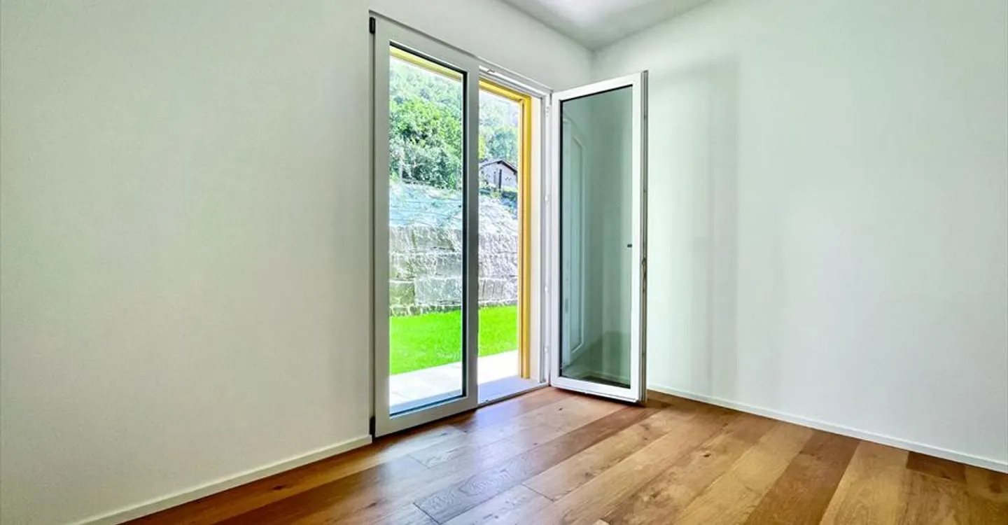 Modern Apartment with Garden - Photo 8 of 13