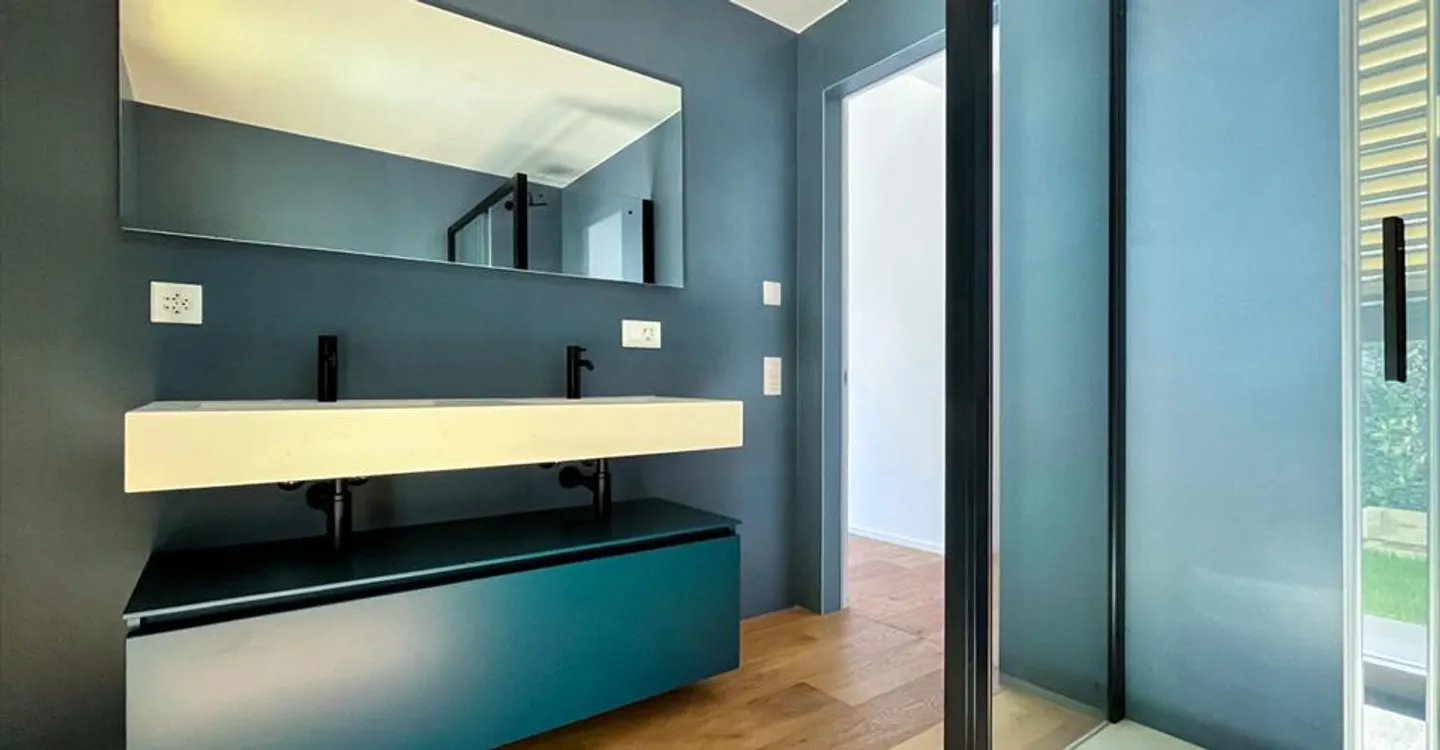 Modern Apartment with Garden - Photo 12 of 13
