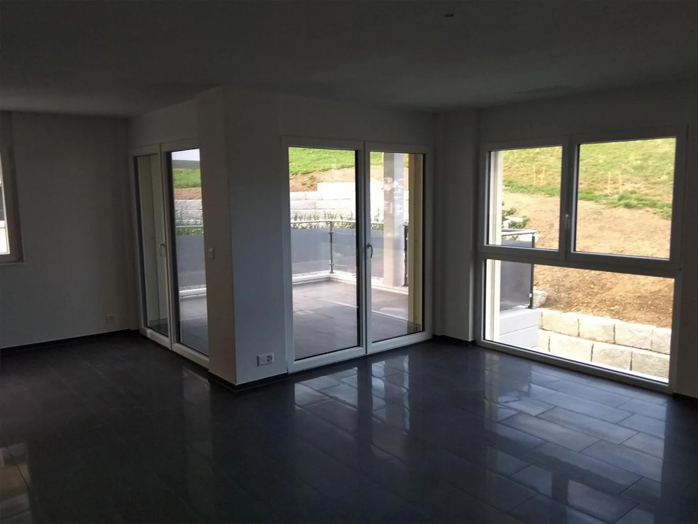 Appartement moderne de 2,5 pièces avec grand balcon à Eschenbach - disponible immédiatement - Photo 1 sur 8