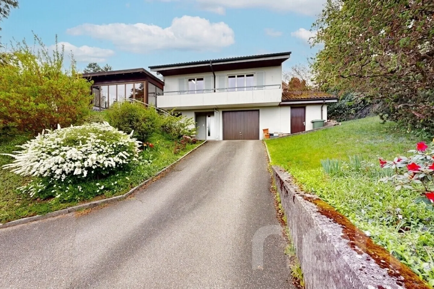 Incantevole casa di 4,5 stanze con vista e grande appezzamento - Foto 1 di 12