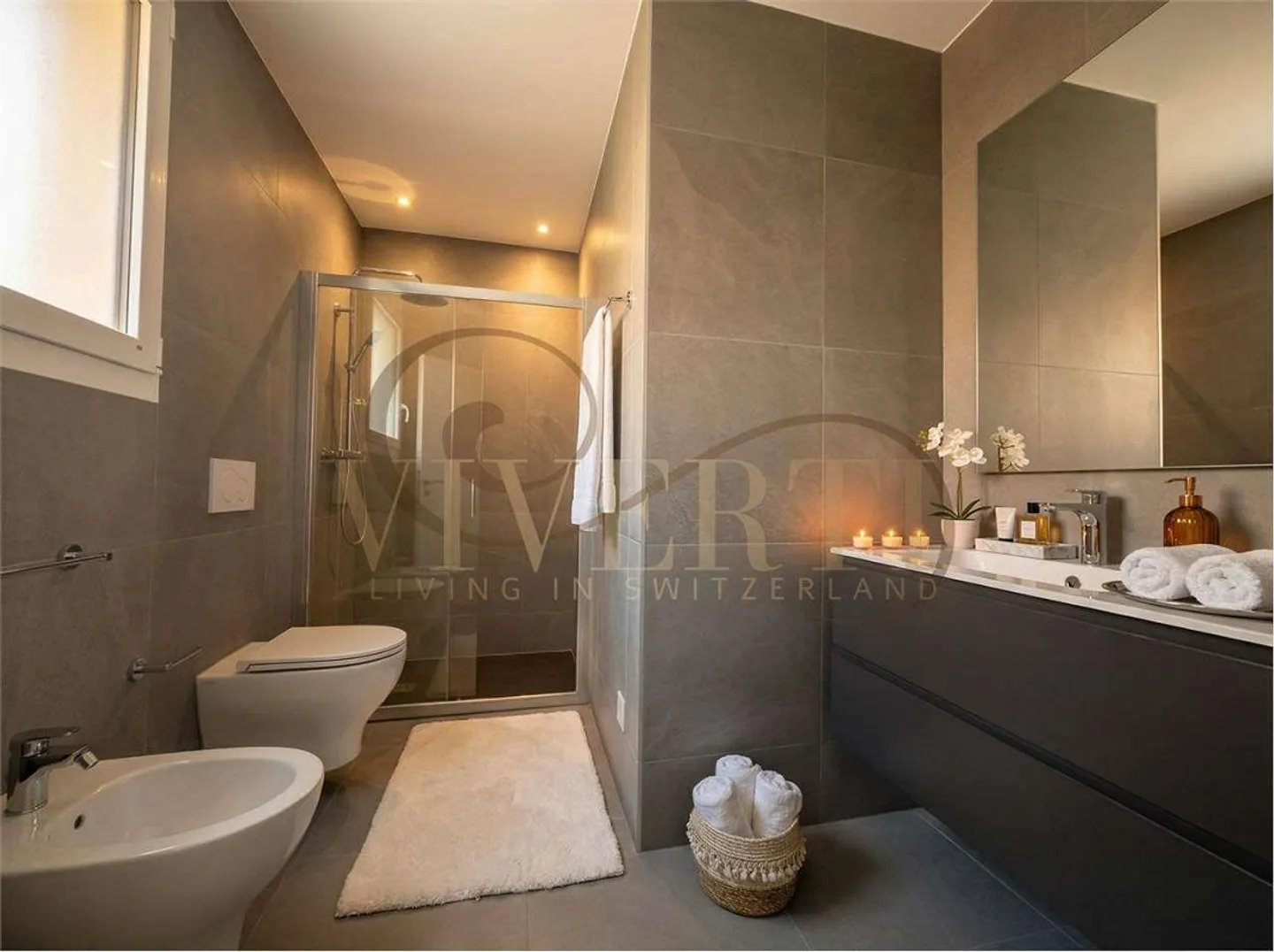 APPARTAMENTO 3.5 STANZE QUASI NUOVO CON GIARDINO PRIVATO A LUMINO - Foto 8 di 12