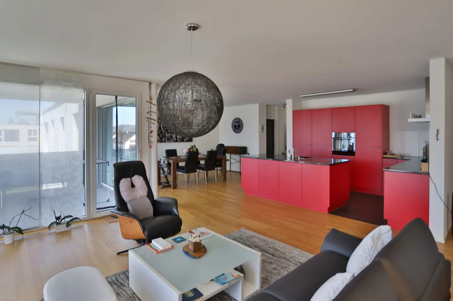 Geräumige Wohnung mit Balkon - Foto 3 von 8