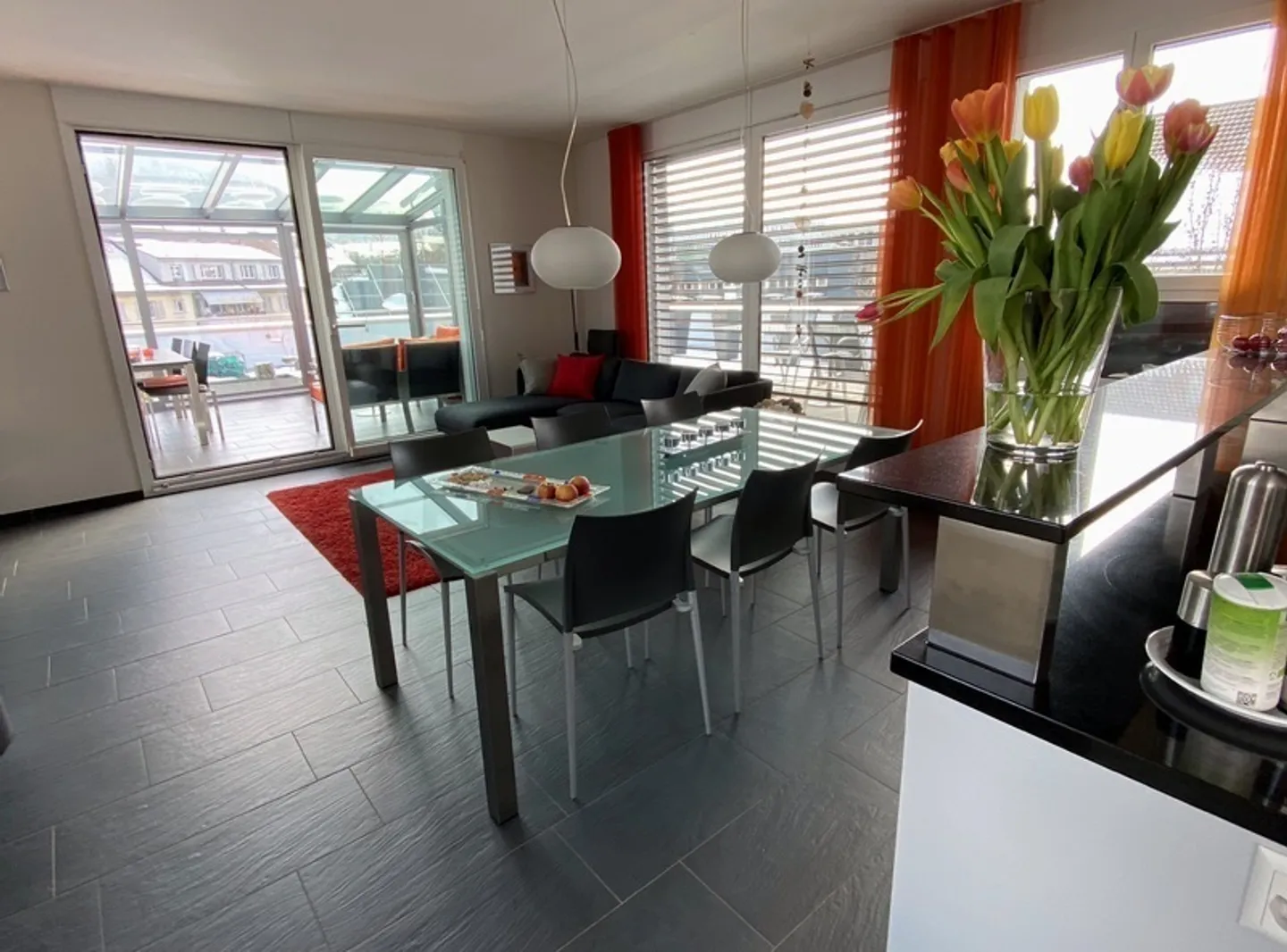 APPARTAMENTO ATTICO 3½ LOCALI A LIEBEFELD (BE), ARREDATO, TEMPORANEO - Foto 2 di 9