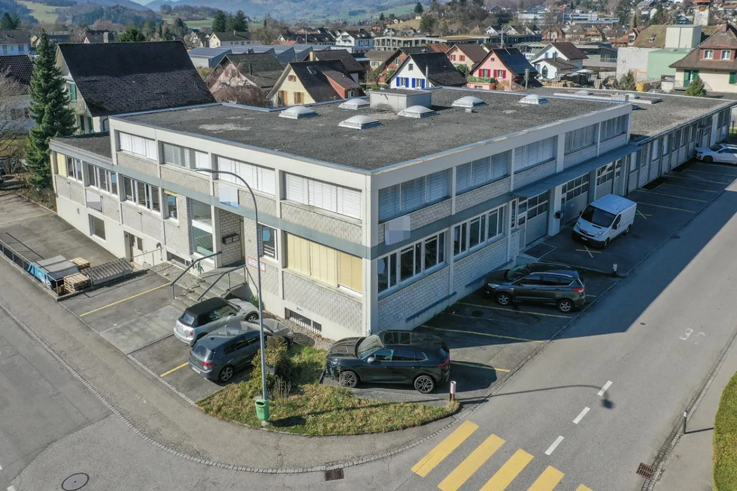 Gewerbeliegenschaft mit guter Rendite und langjährigen Mietern - Foto 2 di 13