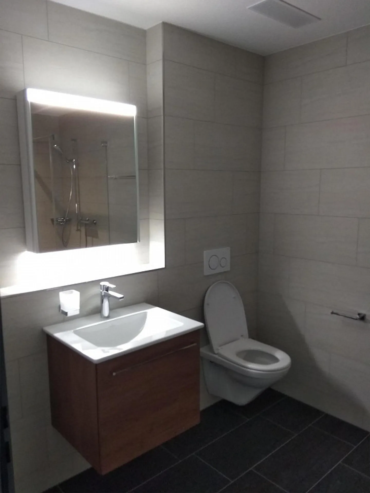 Appartement moderne de 2,5 pièces avec grand balcon à Eschenbach - disponible immédiatement - Photo 5 sur 8