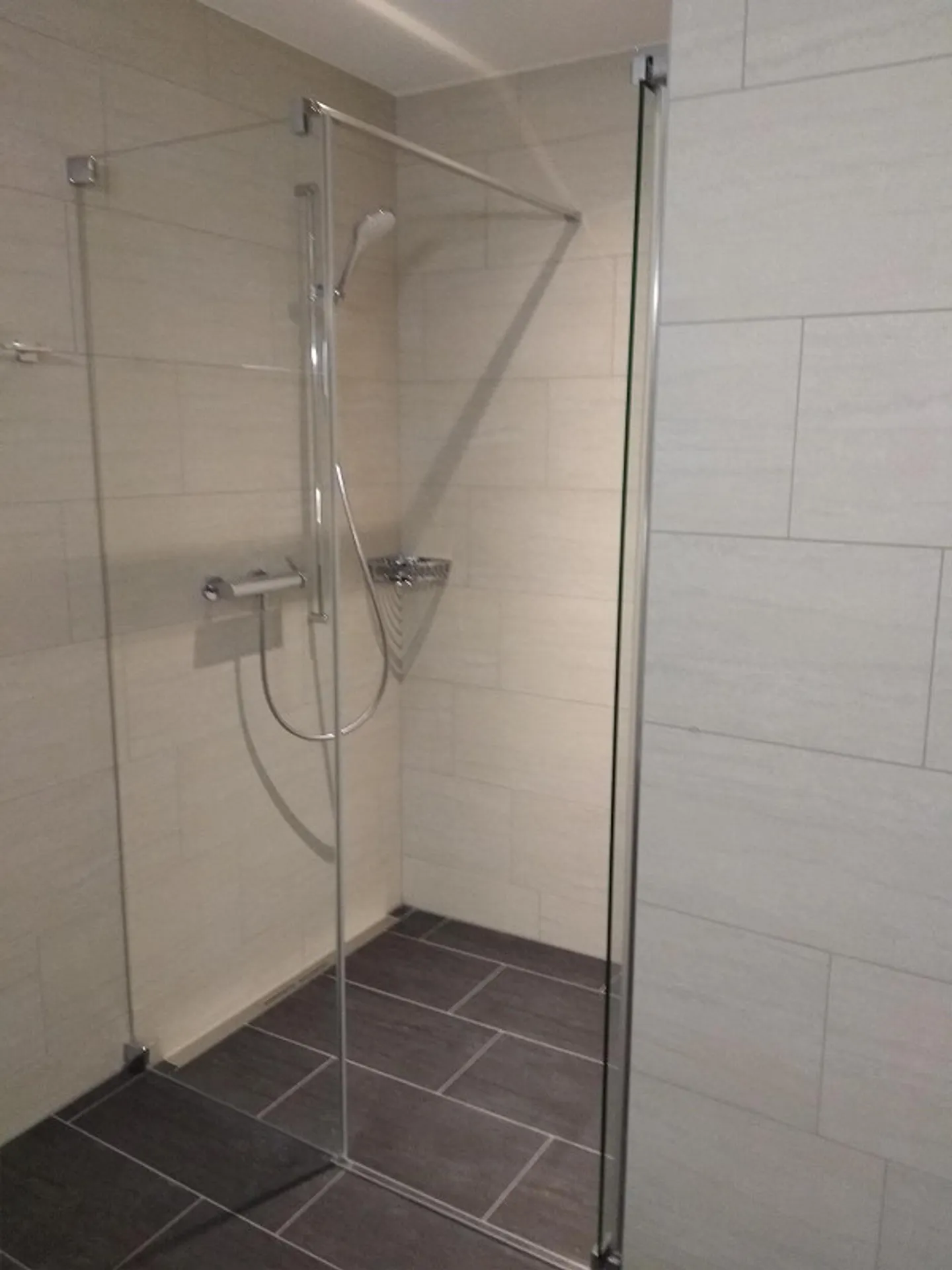 Appartement moderne de 2,5 pièces avec grand balcon à Eschenbach - disponible immédiatement - Photo 7 sur 8