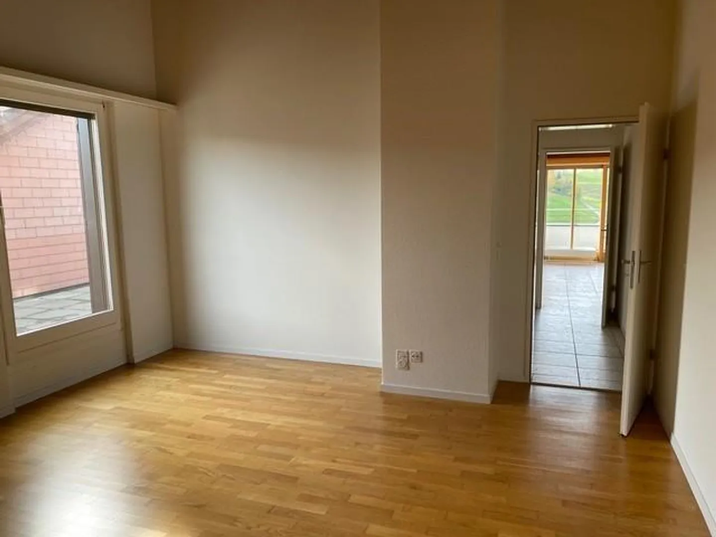 Bright attic apartment with a view of greenery - Photo 4 of 7