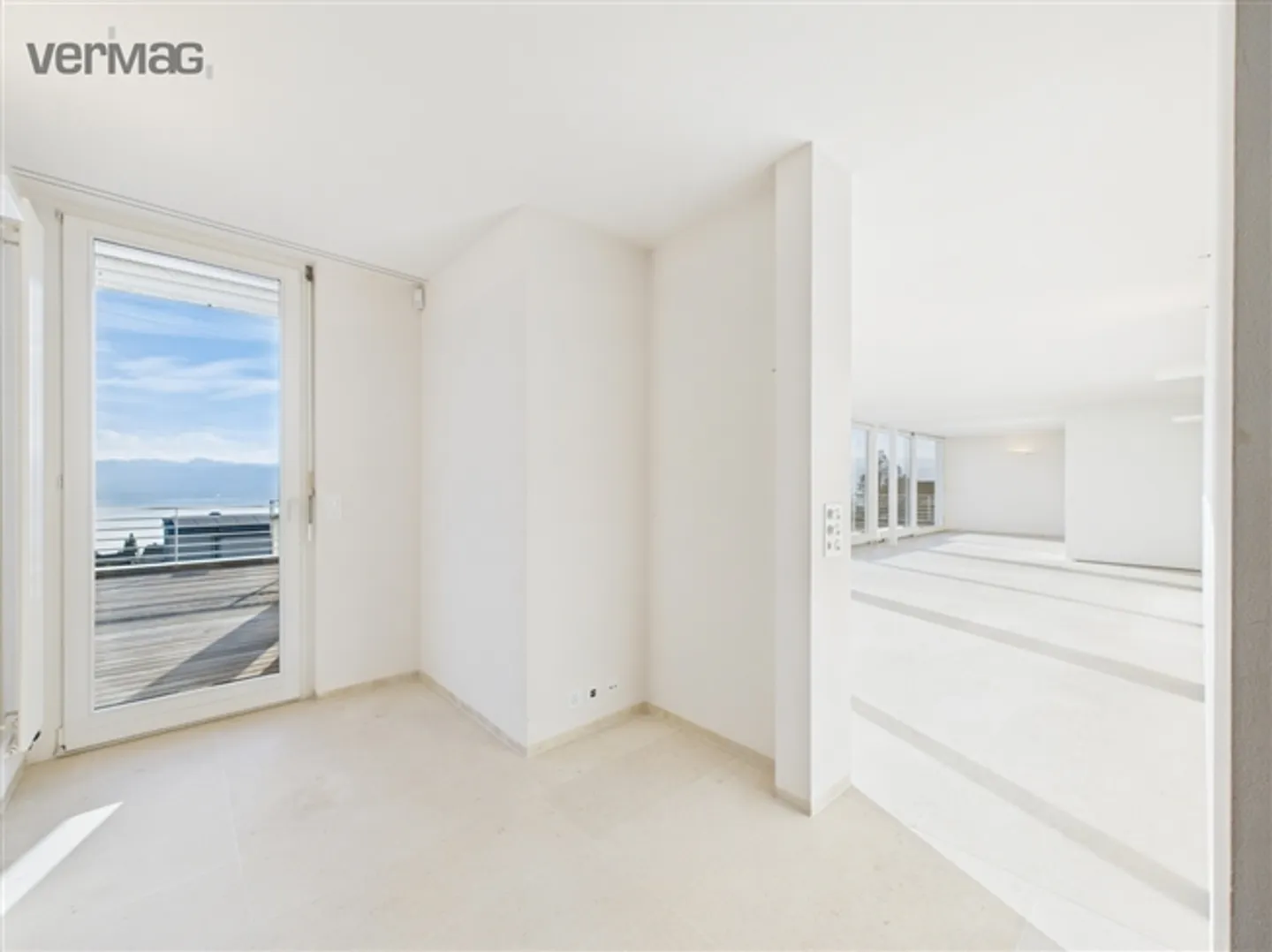 Profitez du panorama sur le lac et la montagne directement depuis votre terrasse - Photo 11 sur 13