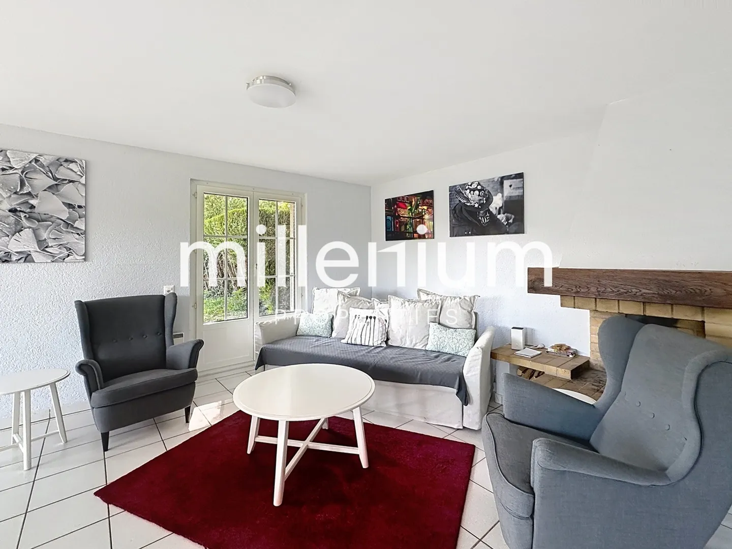 Bright semi-detached house with beautiful enclosed garden - Photo 3 of 10