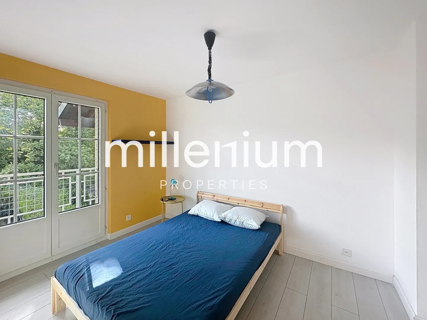 Bright semi-detached house with beautiful enclosed garden - Photo 7 of 10