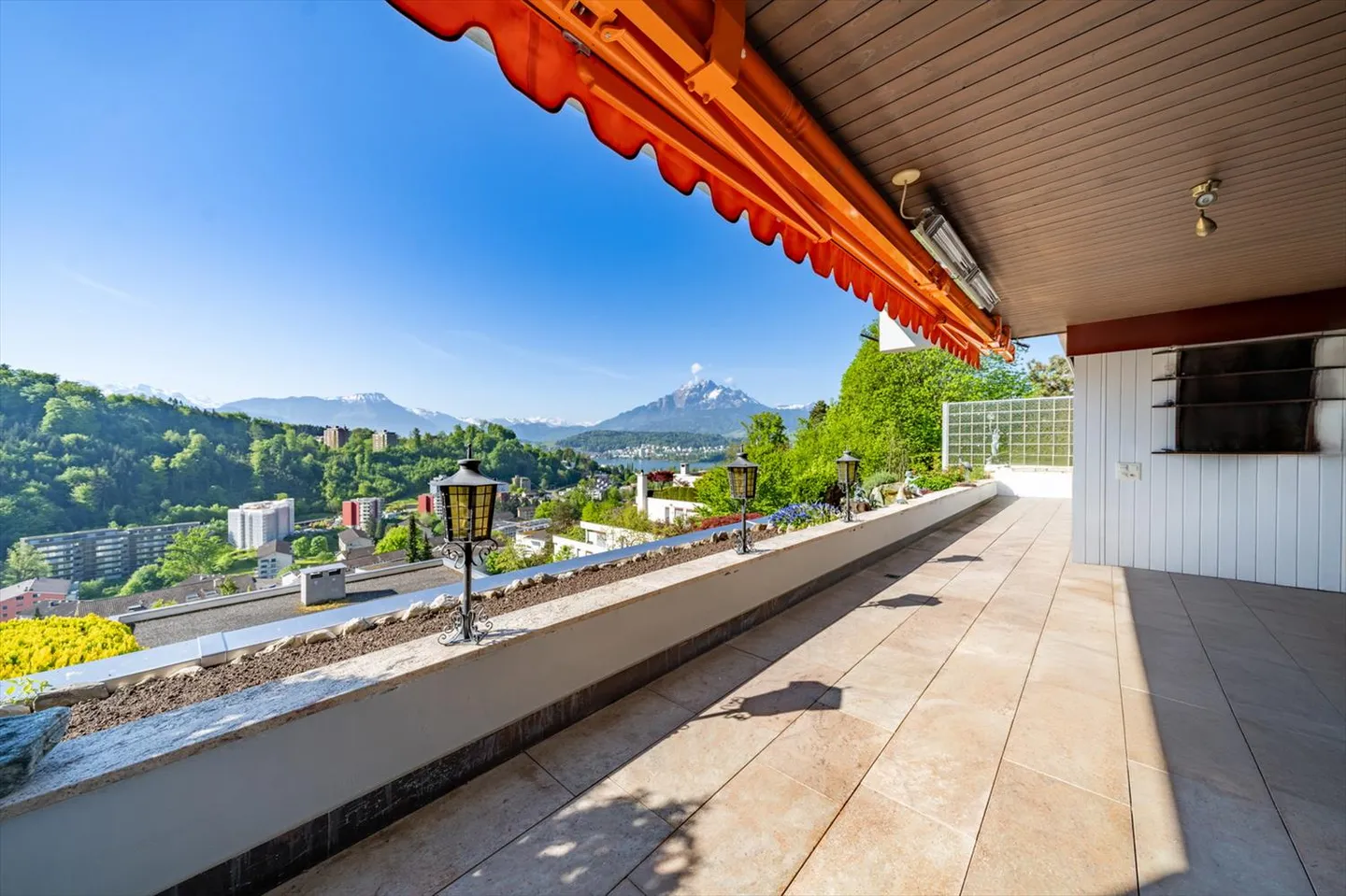 Luxuriöse Attika mit Seeblick - Foto 1 von 6