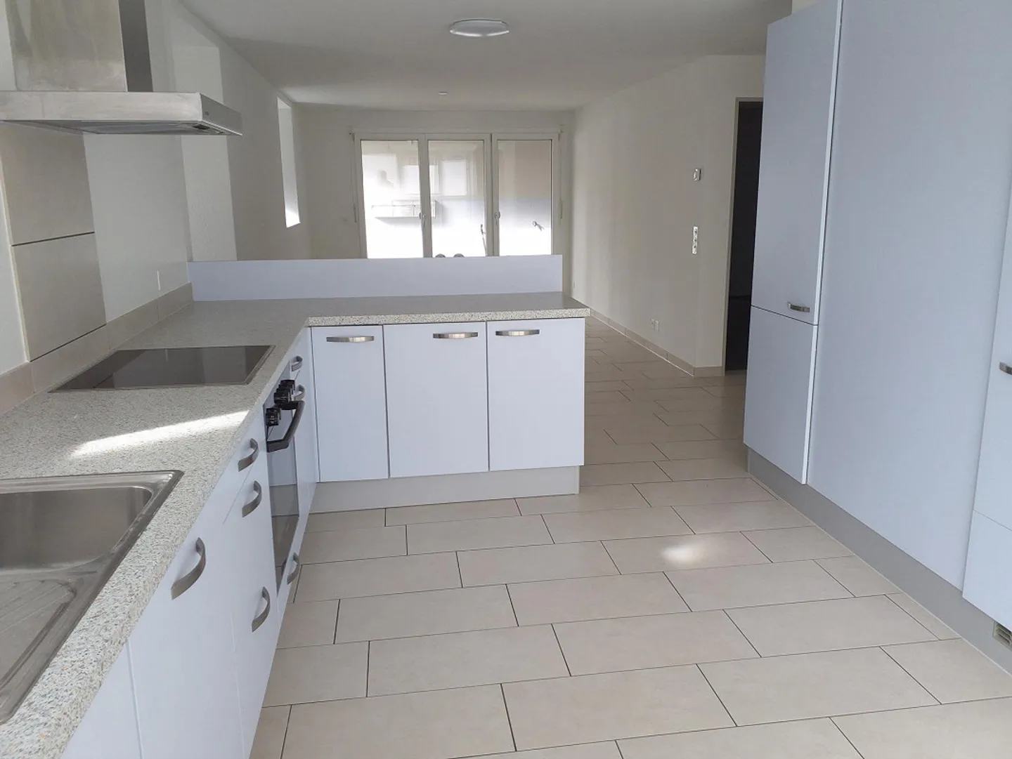 Appartement 2,5 pièces avec coin salon - Photo 2 sur 15