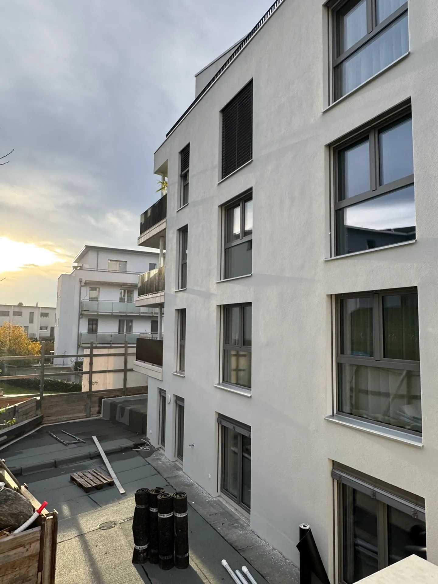 Nouvelle construction - Appartement moderne de 3,5 pièces au rez-de-chaussée, grand patio - Photo 1 sur 12