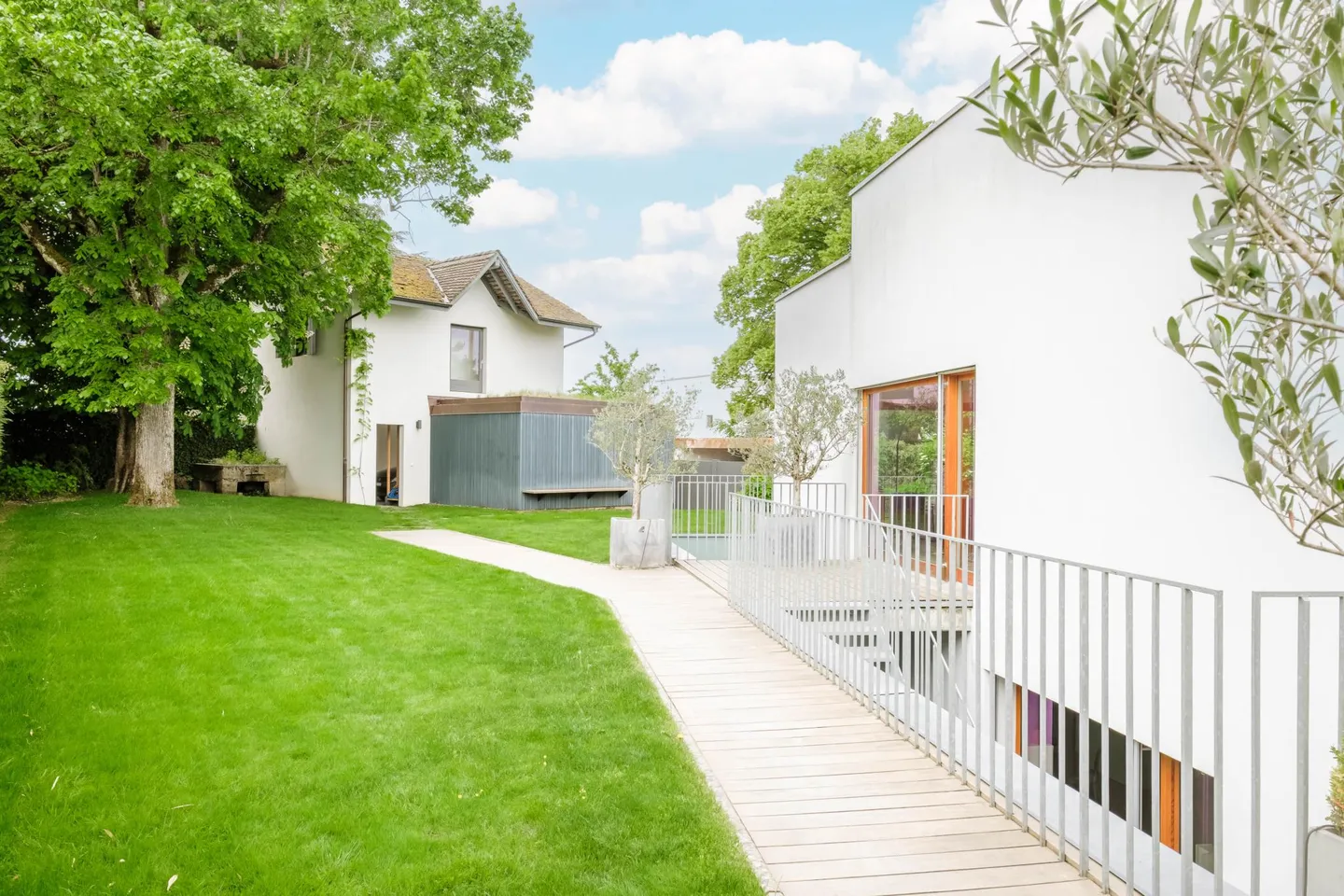 New - Architect-designed villa to discover - Photo 3 of 4