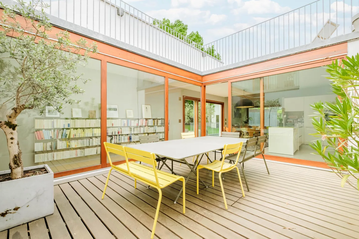 New - Architect-designed villa to discover - Photo 4 of 4