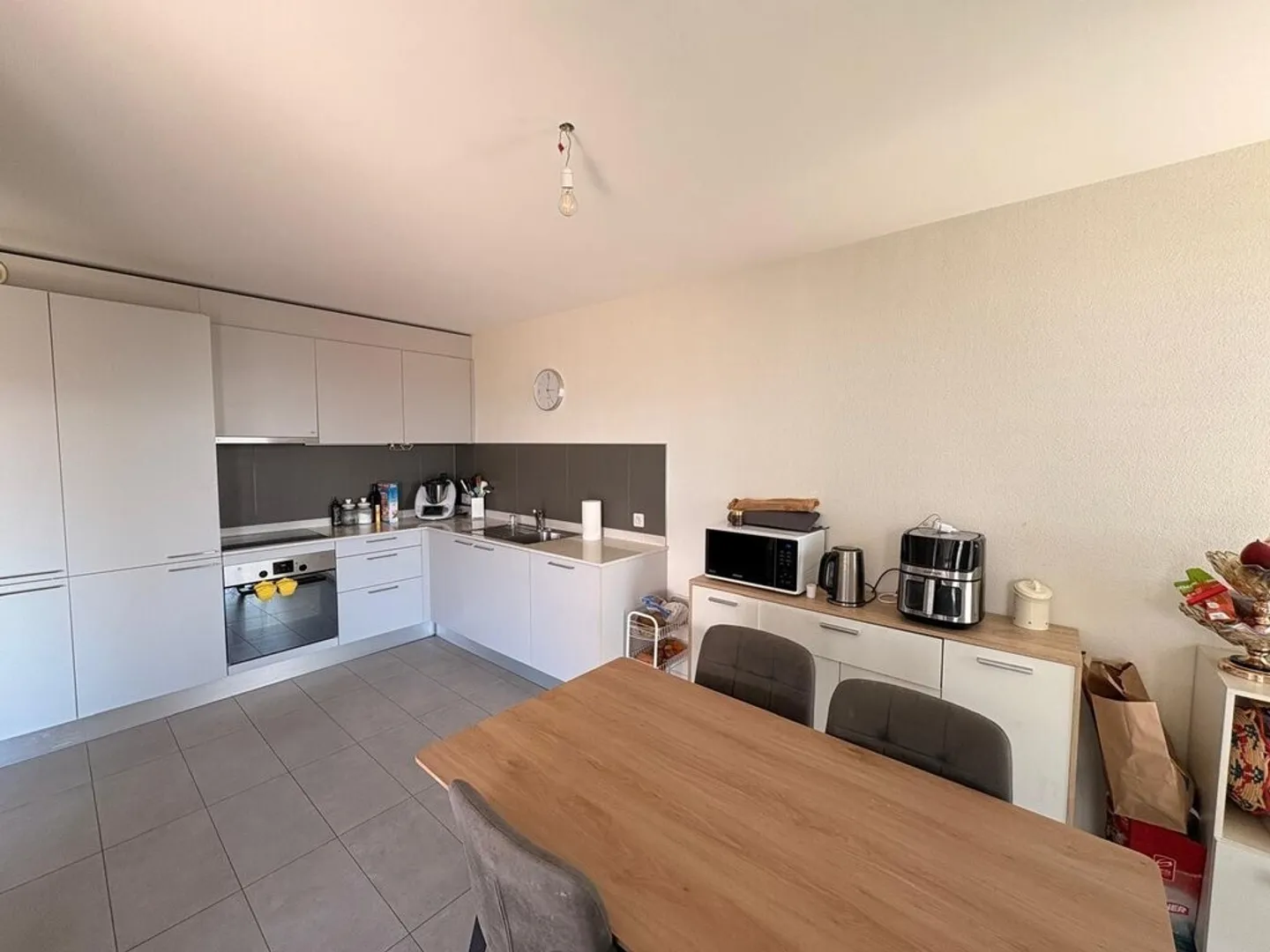 Appartement Charmant avec Balcon - Photo 2 sur 7