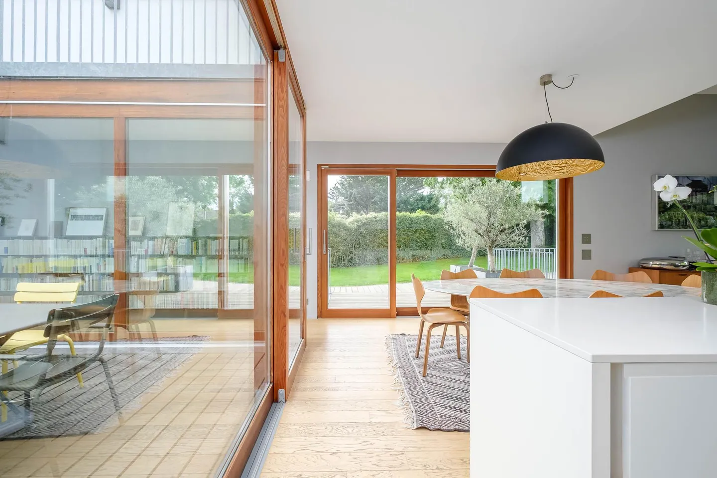 New - Architect-designed villa to discover - Photo 2 of 4