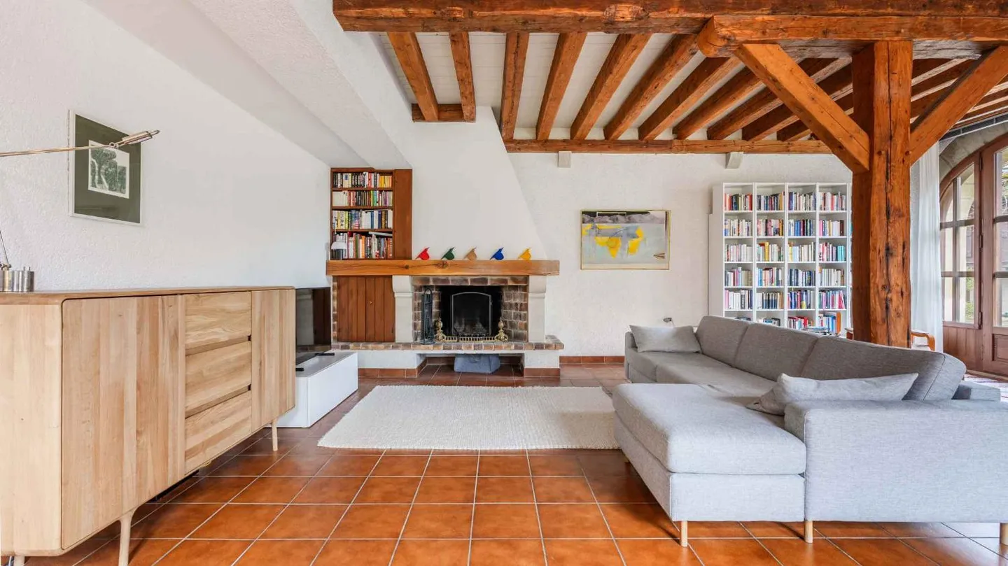 Maison à trois étages avec jardin sur la rive droite - Photo 5 sur 12