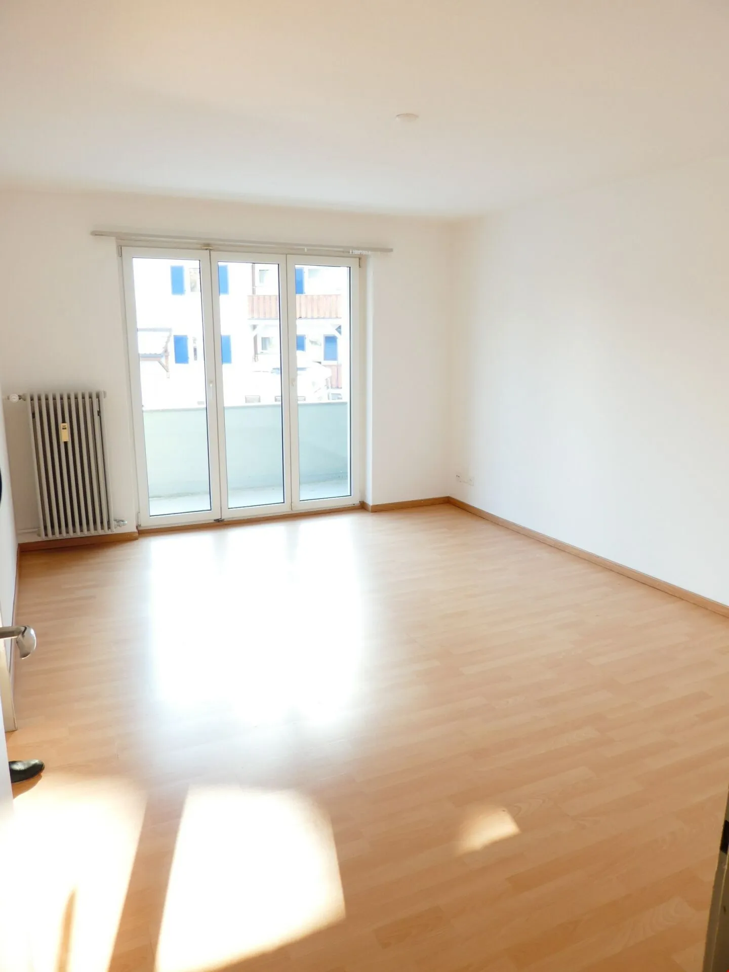 Bel appartement lumineux au 2ème étage avec 2 balcons - Photo 3 sur 11