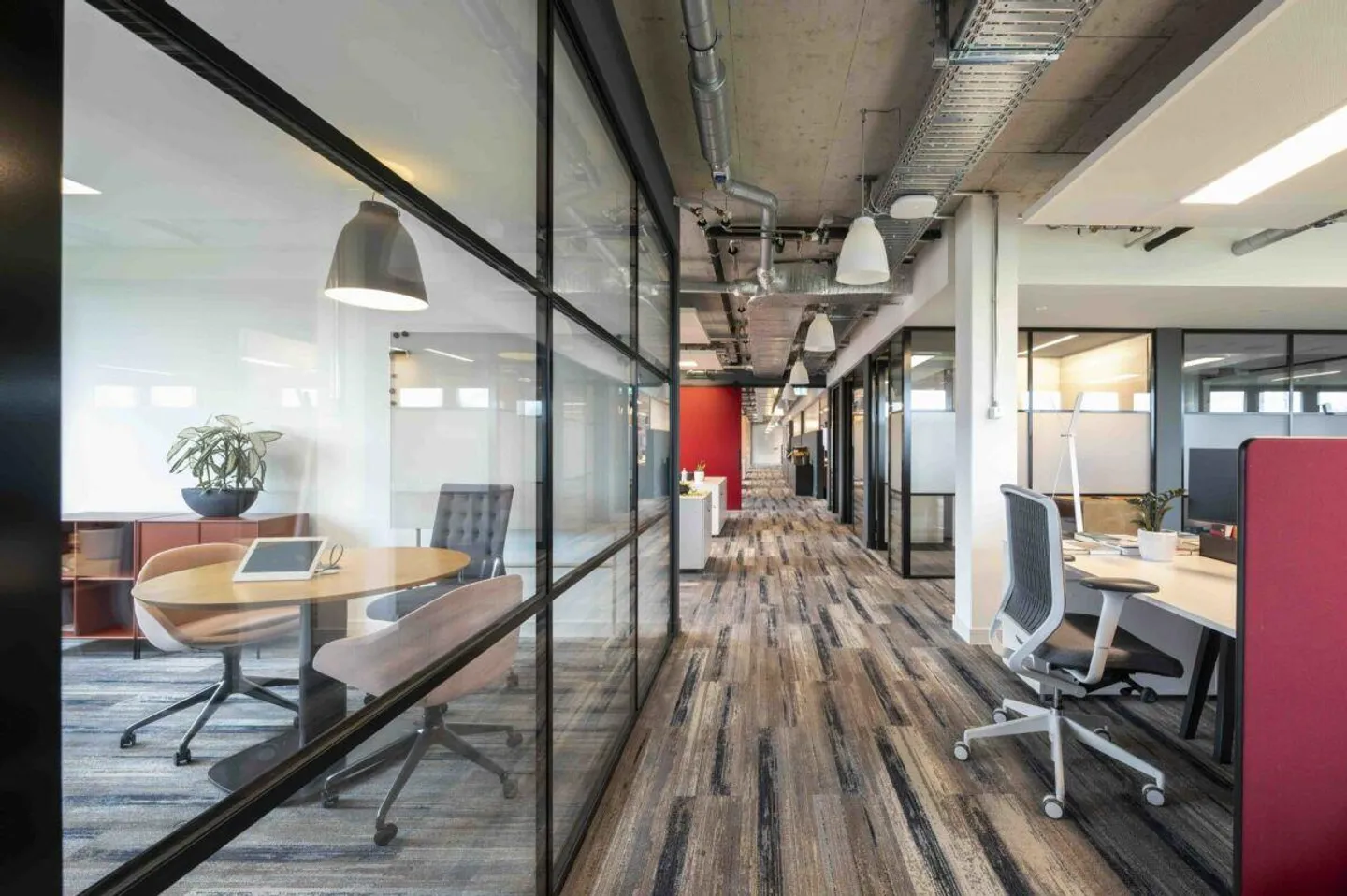 Exclusive large office space with state-of-the-art technology and first-class... - Photo 8 of 12