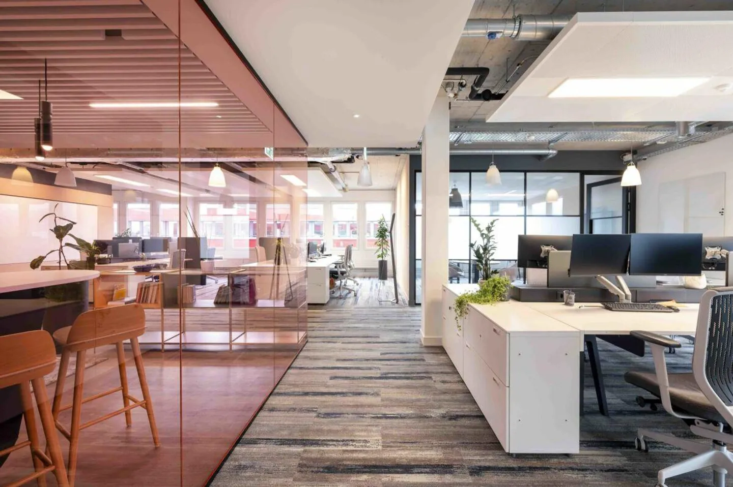 Exclusive large office space with state-of-the-art technology and first-class... - Photo 10 of 12