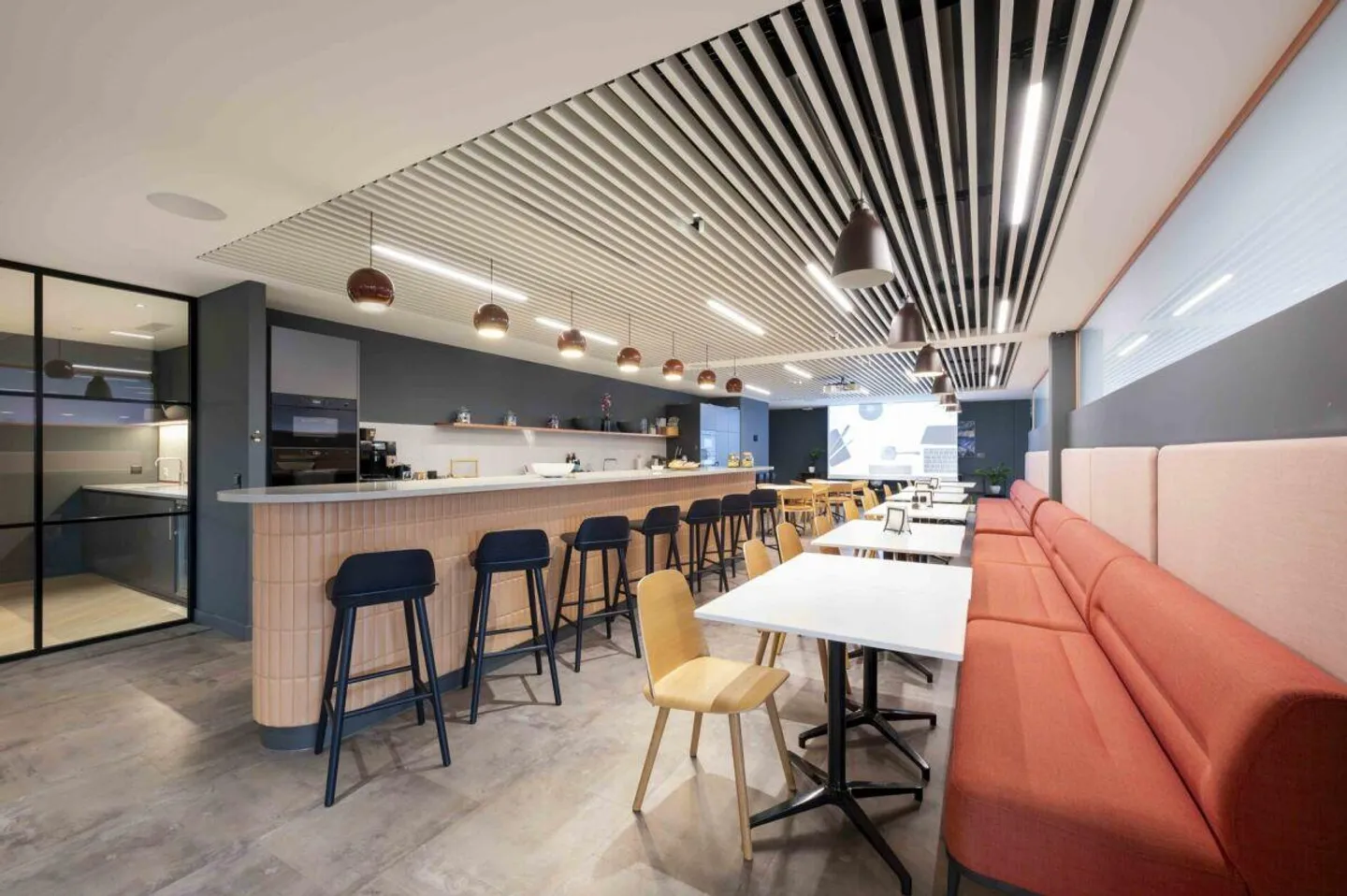 Exclusive large office space with state-of-the-art technology and first-class... - Photo 9 of 12