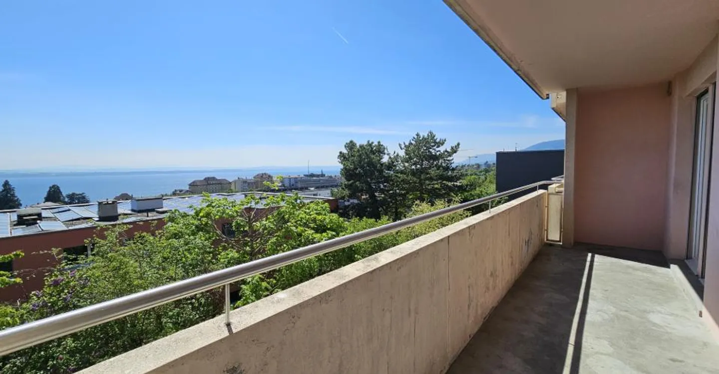Studio moderne avec vue lac - Photo 4 sur 7
