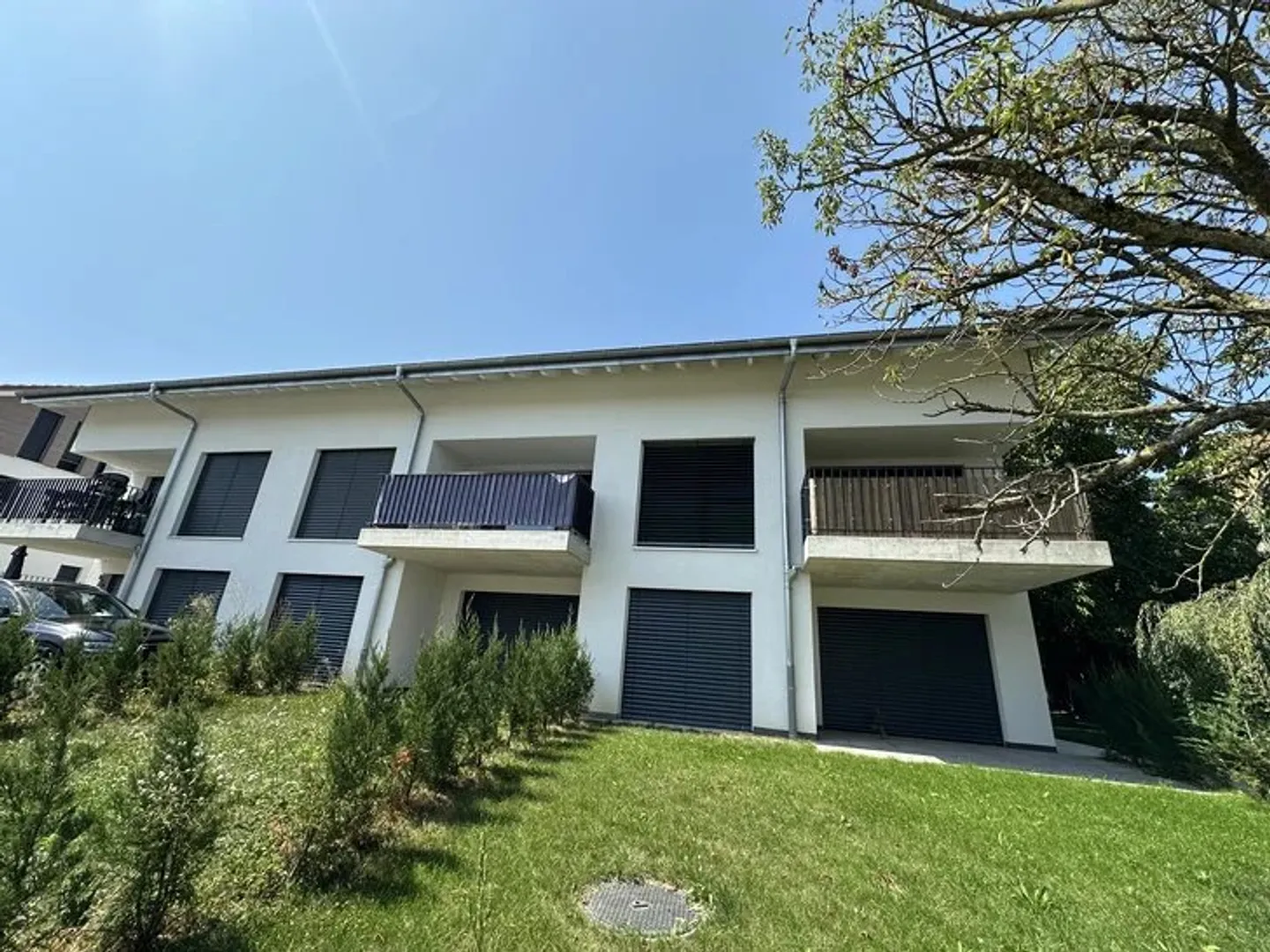 Appartement avec 3,5 pièces au rez-de-chaussée avec jardin privé - Photo 1 sur 7