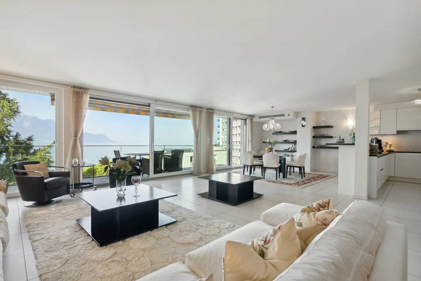 HOCHWERTIGE DIENSTLEISTUNGEN im Stadtzentrum, Blick auf den See und die Berge - Foto 1 von 23